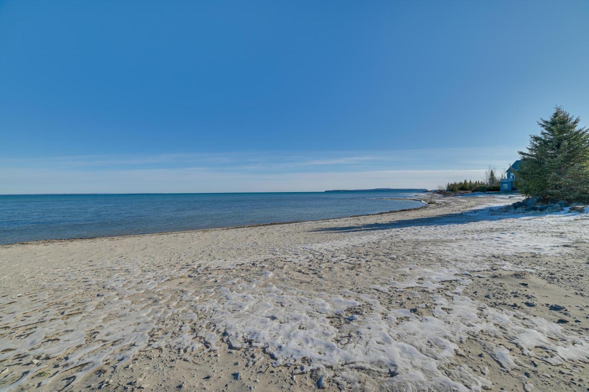 St Ignace Cottage With Deck And Beach On Lake Huron! Evergreen Shores Εξωτερικό φωτογραφία